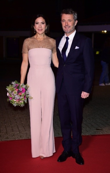 Royal Style: On with the chic, and the royal mystique! 