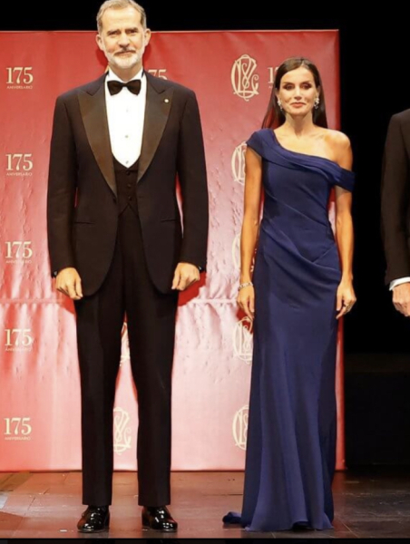 Royal Style: On with the chic, and the royal mystique! 