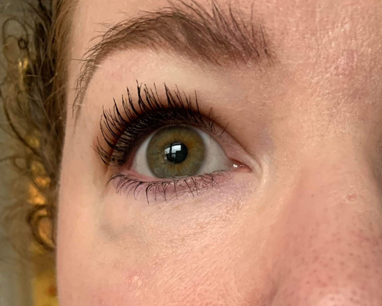 Mascara to create long thick lash look