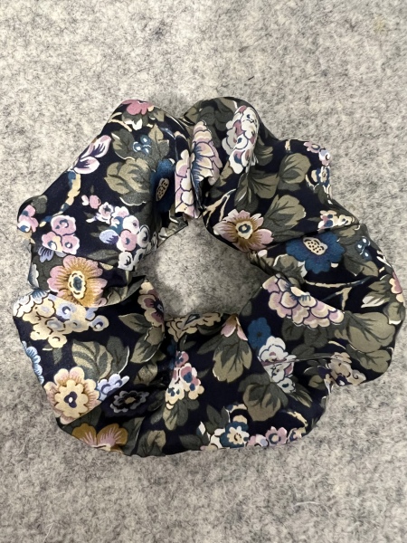 Stitch and bitch thread #5 This whole thing is fabricated.