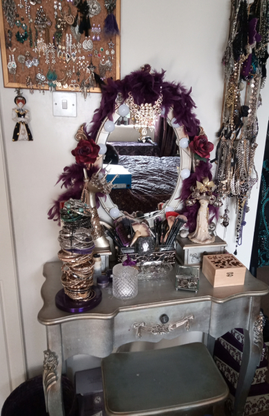 To ask you to show me your Dressing table