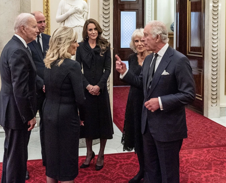 Royal Style: On with the chic, and the royal mystique! 