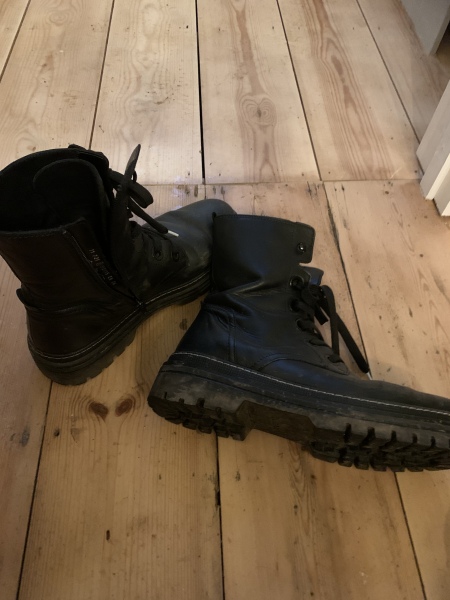 What are your favourite black laced boots? 