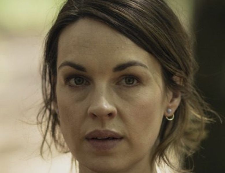 Can you find me these earrings? 