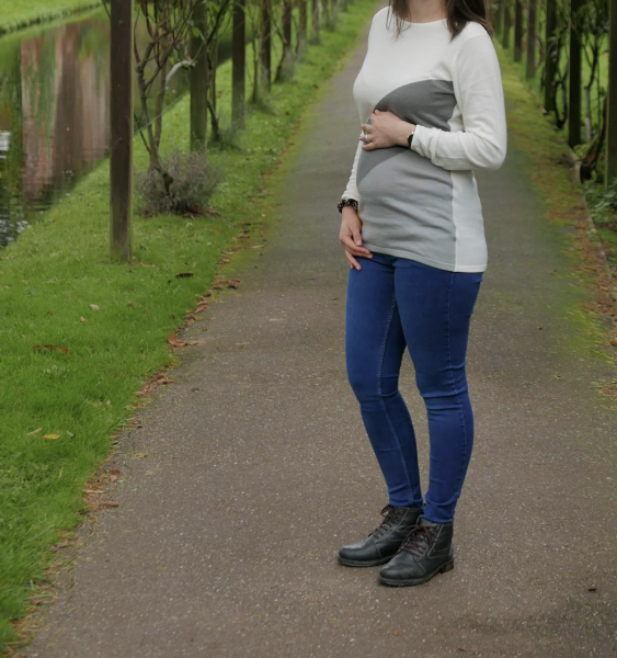 Anxiety about not looking pregnant - worried something is wrong 