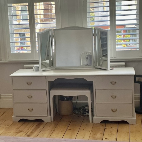 To ask you to show me your Dressing table