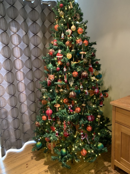 Are you one of this people with a perfect looking Christmas tree?