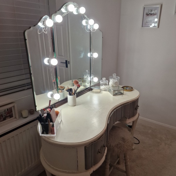 To ask you to show me your Dressing table