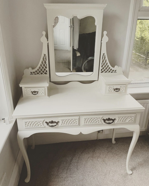 To ask you to show me your Dressing table