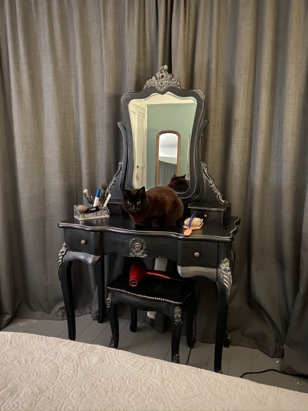 To ask you to show me your Dressing table