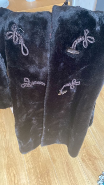 What kind of hat to wear with this vintage coat?