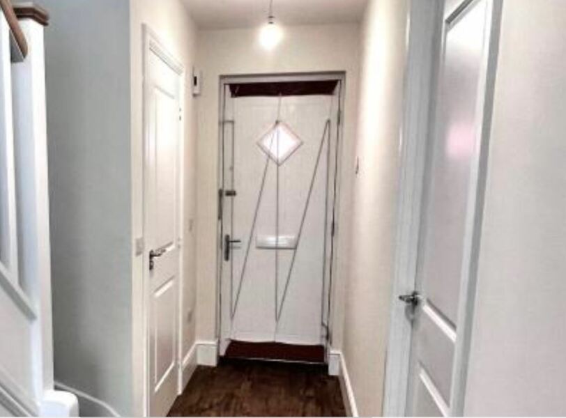 Rightmove - what's attached to the back of this front door?