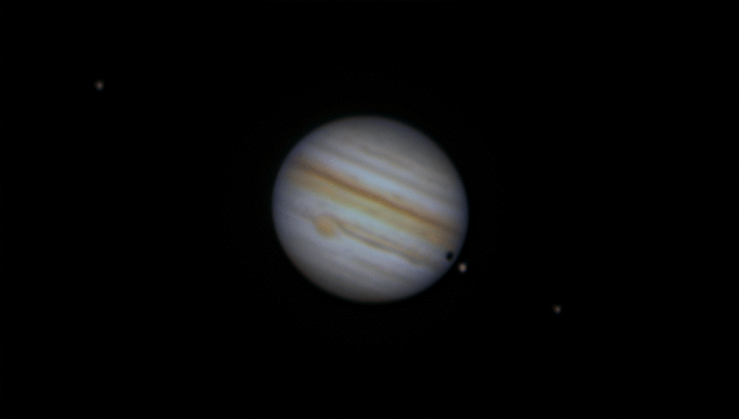 Is this what the shiny object is by the moon right now ?