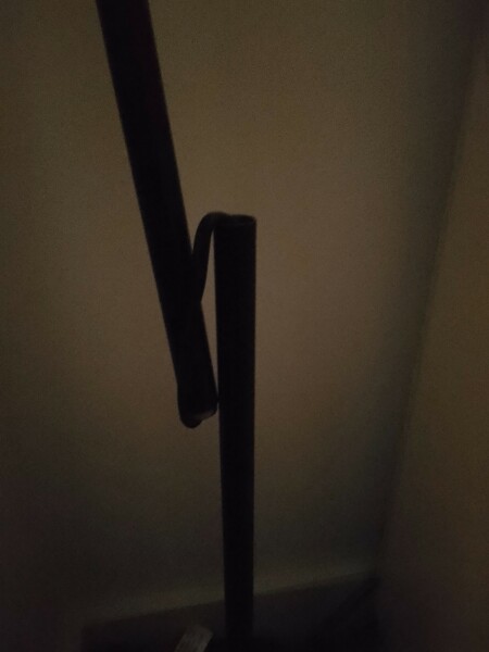 keeping lamp upright