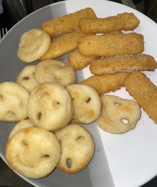 What’s an adult size portion of fish fingers??