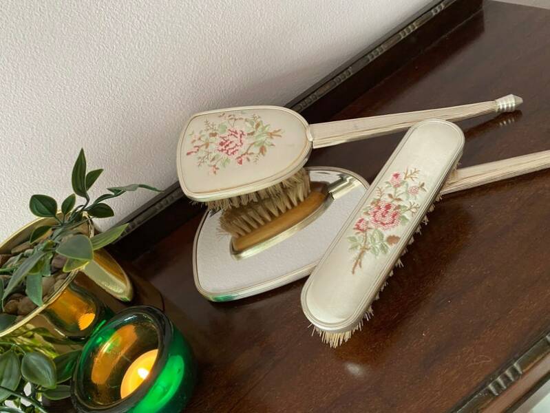 To ask you to show me your Dressing table