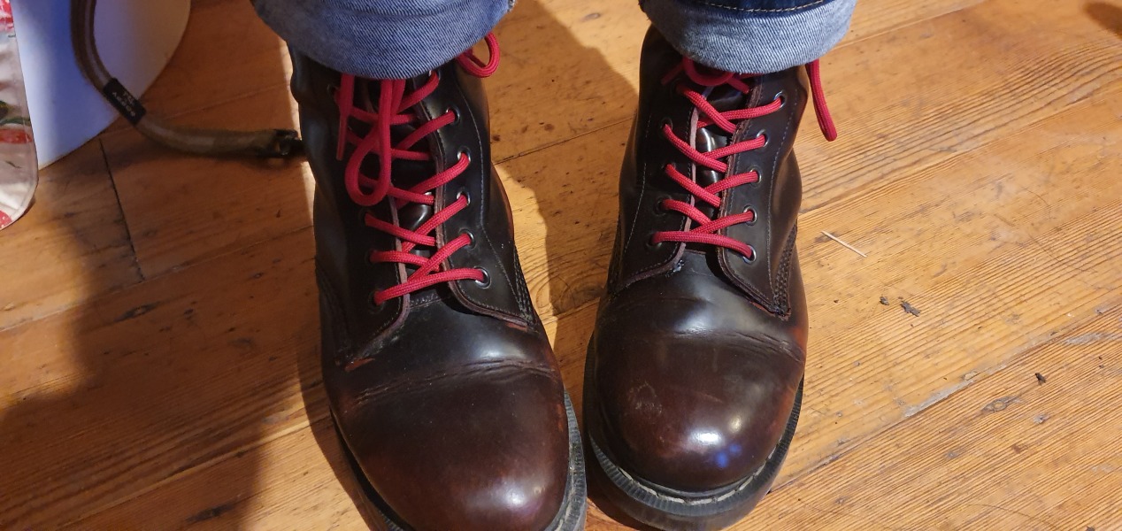 Flat, lace up, cushioned ankle boots needed - Solovair experiences? !