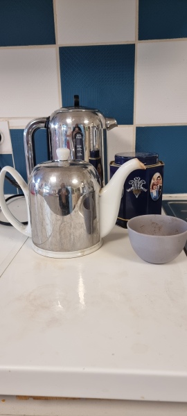 Slightly dull question about tea-making area and kitchen worktops