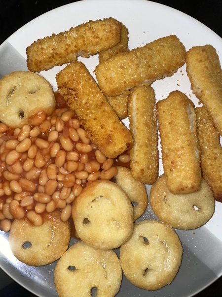 What’s an adult size portion of fish fingers??