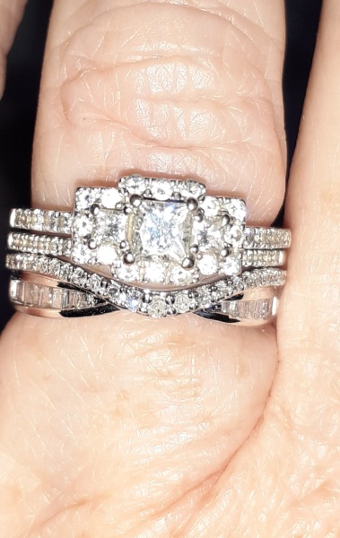 Show me your engagement and wedding ring please!