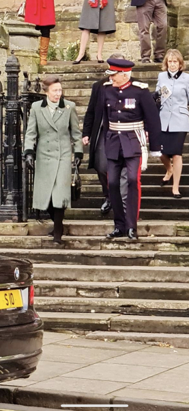 Royal Style: On with the chic, and the royal mystique! 