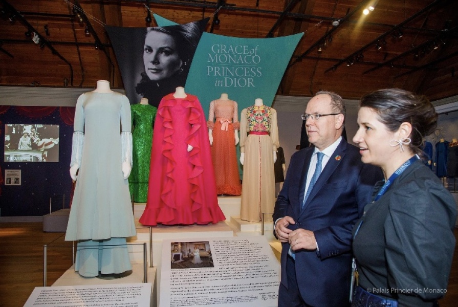 Royal Style: On with the chic, and the royal mystique! 