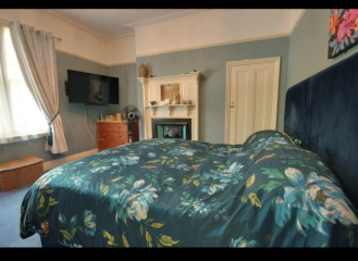 What colours (NW-W) facing bedroom