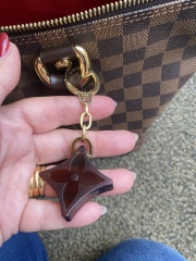 Anyone know anything about LV handbags? Need to know if this is real or fake. 