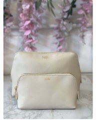 Budget gift for wealthy 21 year old