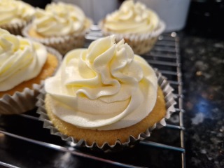 Icing cupcakes for beginners 