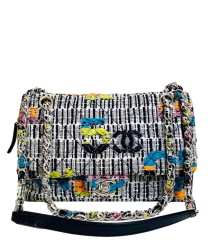 What kind of handbag is "in" at the moment?