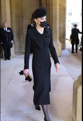 Royal Style: On with the chic, and the royal mystique! 