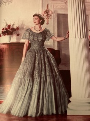 Royal Style: On with the chic, and the royal mystique! 