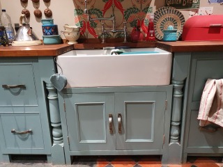 Painting my HMKOC (Handmade Kitchens of Christchurch) Kitchen