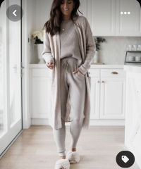 AIBU to think when staying in hotel should not go down to breakfast in pyjamas
