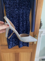 What colour tights for this combo? 