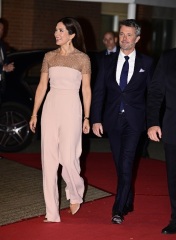 Royal Style: On with the chic, and the royal mystique! 