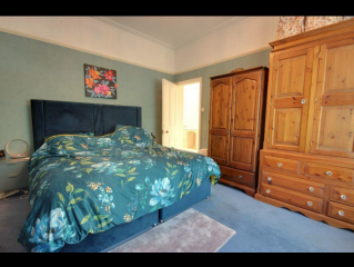 What colours (NW-W) facing bedroom
