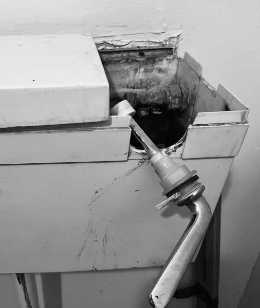 Shit items that you never replace.