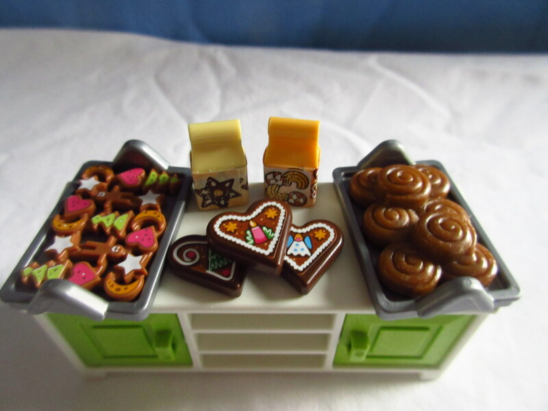 It's the start of advent for the Playmobil people in our house...