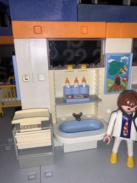 To show you this Playmobil hospital 