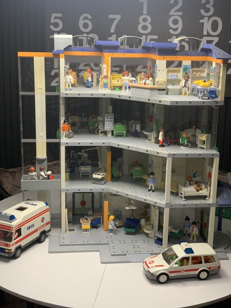 To show you this Playmobil hospital 