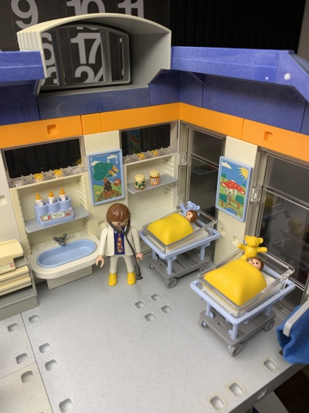 To show you this Playmobil hospital 