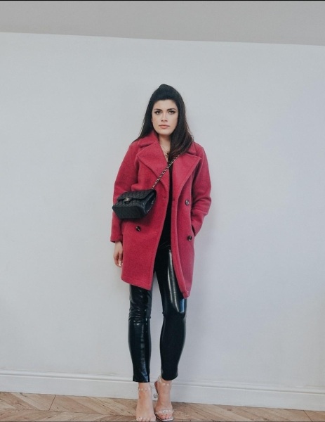 Thinking to buy this TU coat…