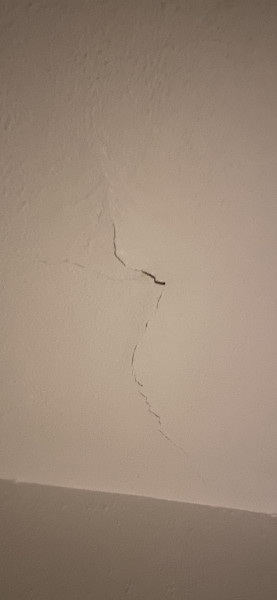 Crack in ceiling 