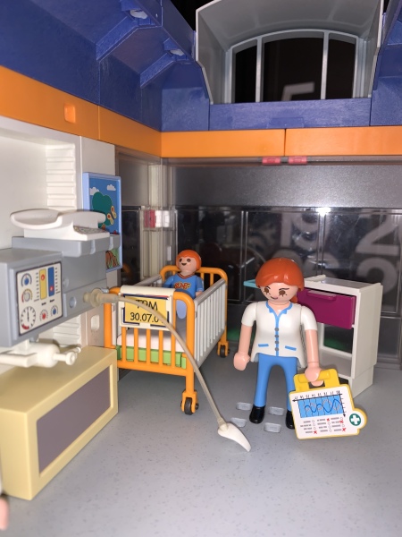 To show you this Playmobil hospital 