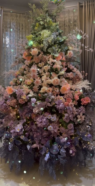 Show me your Christmas tree / decorations please. In need of inspiration