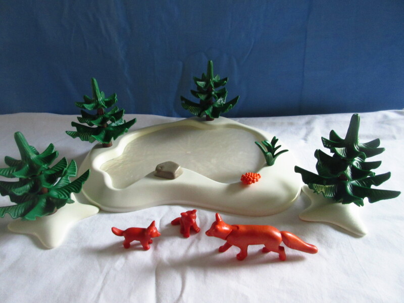 It's the start of advent for the Playmobil people in our house...