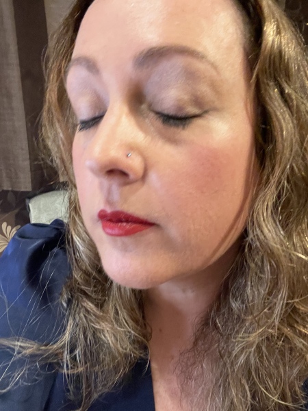 Christmas party make up and useless with eyeshadow -  1 hour to help me pls!