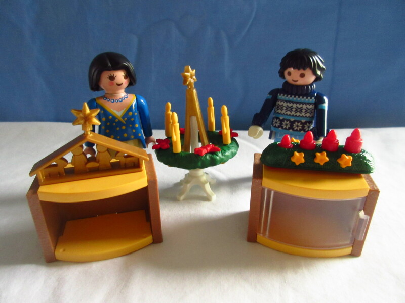 It's the start of advent for the Playmobil people in our house...